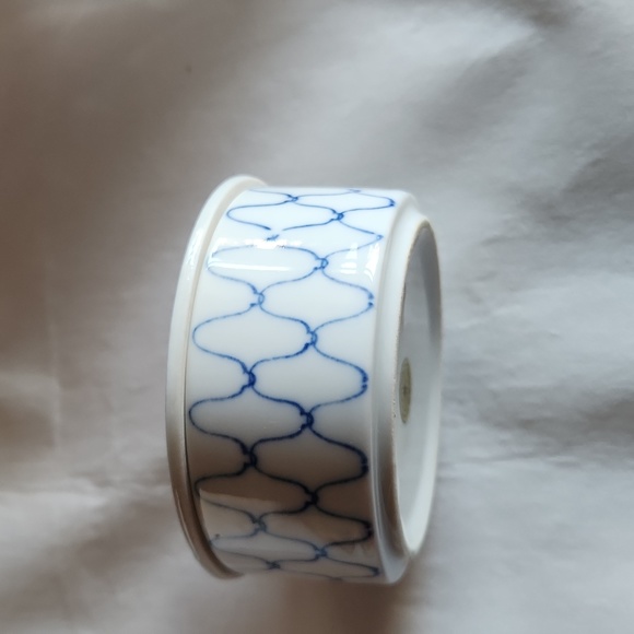 Takahashi Round Trinket Box Japan - Picture 2 of 5